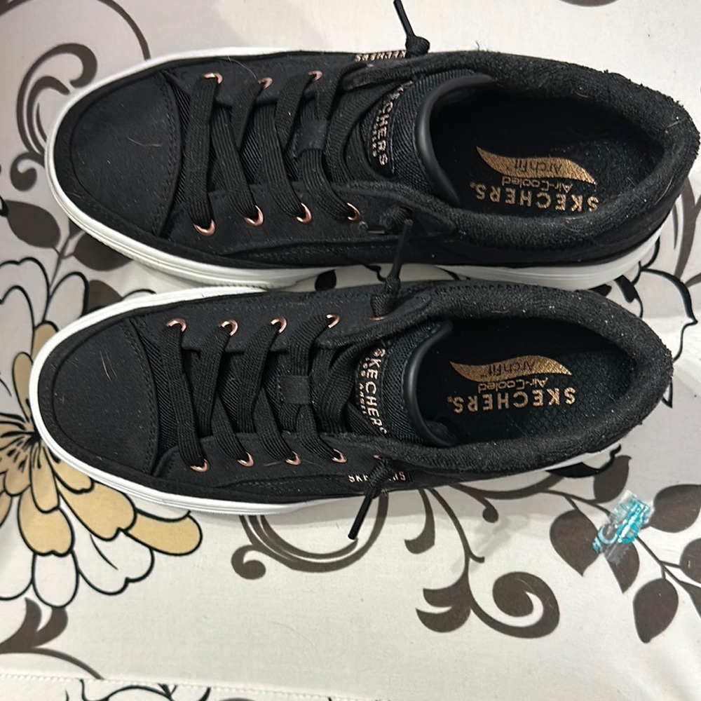 Skechers